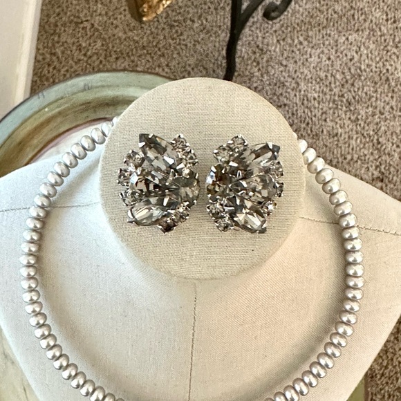🔥Vintage Pearl Choker Necklace & Rhinestone Clip Earrings - Picture 8 of 16